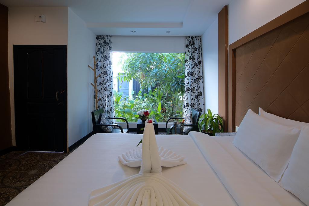 Fancy Boutique Villa Hotel Siem Reap Exteriör bild