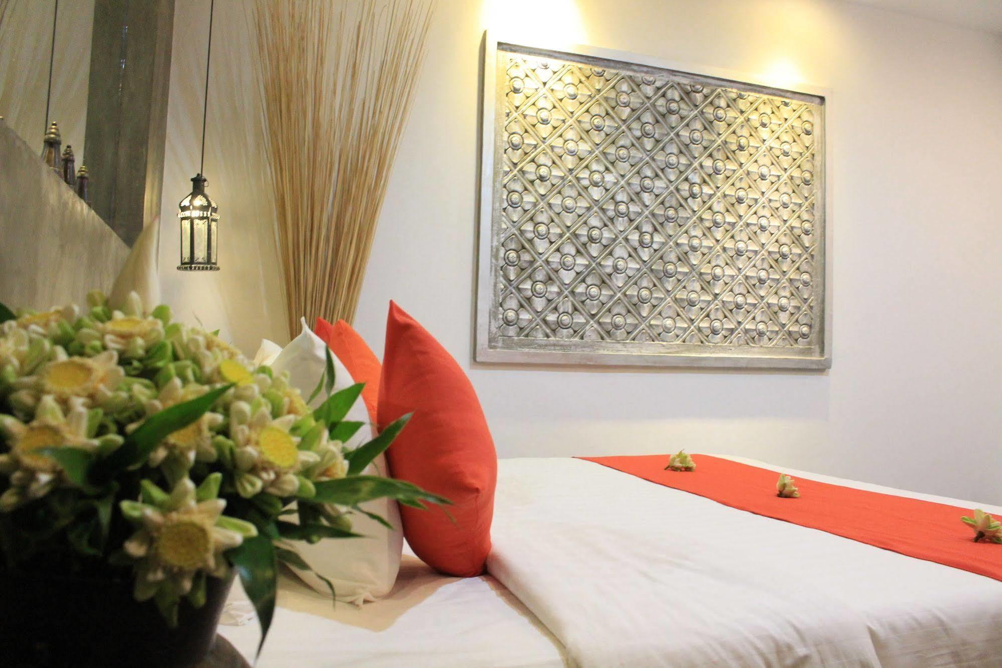 Fancy Boutique Villa Hotel Siem Reap Exteriör bild