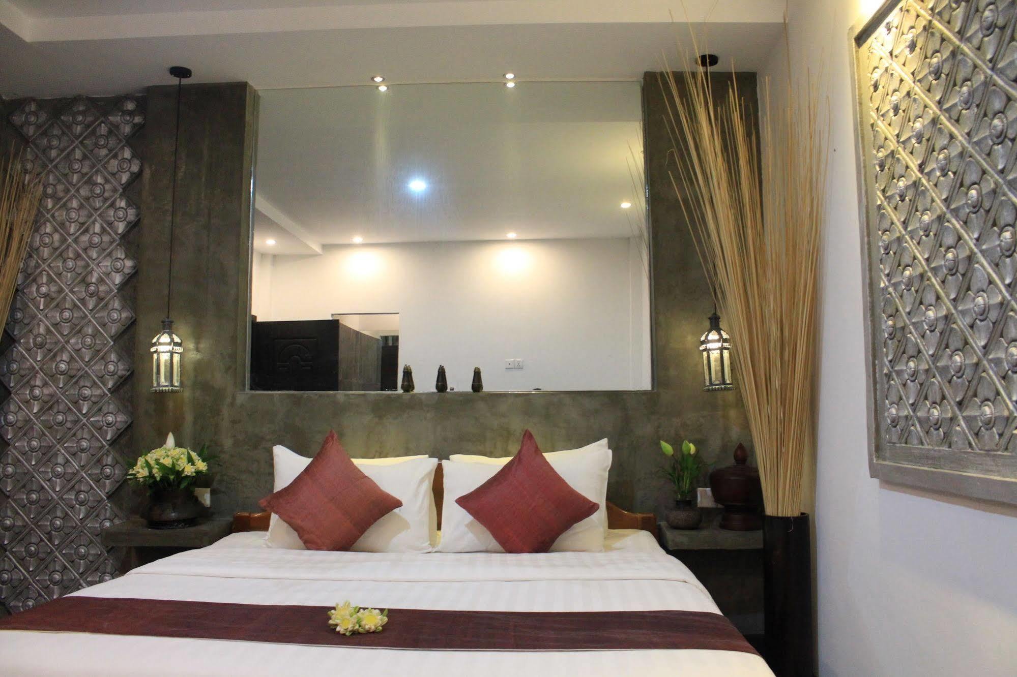 Fancy Boutique Villa Hotel Siem Reap Exteriör bild