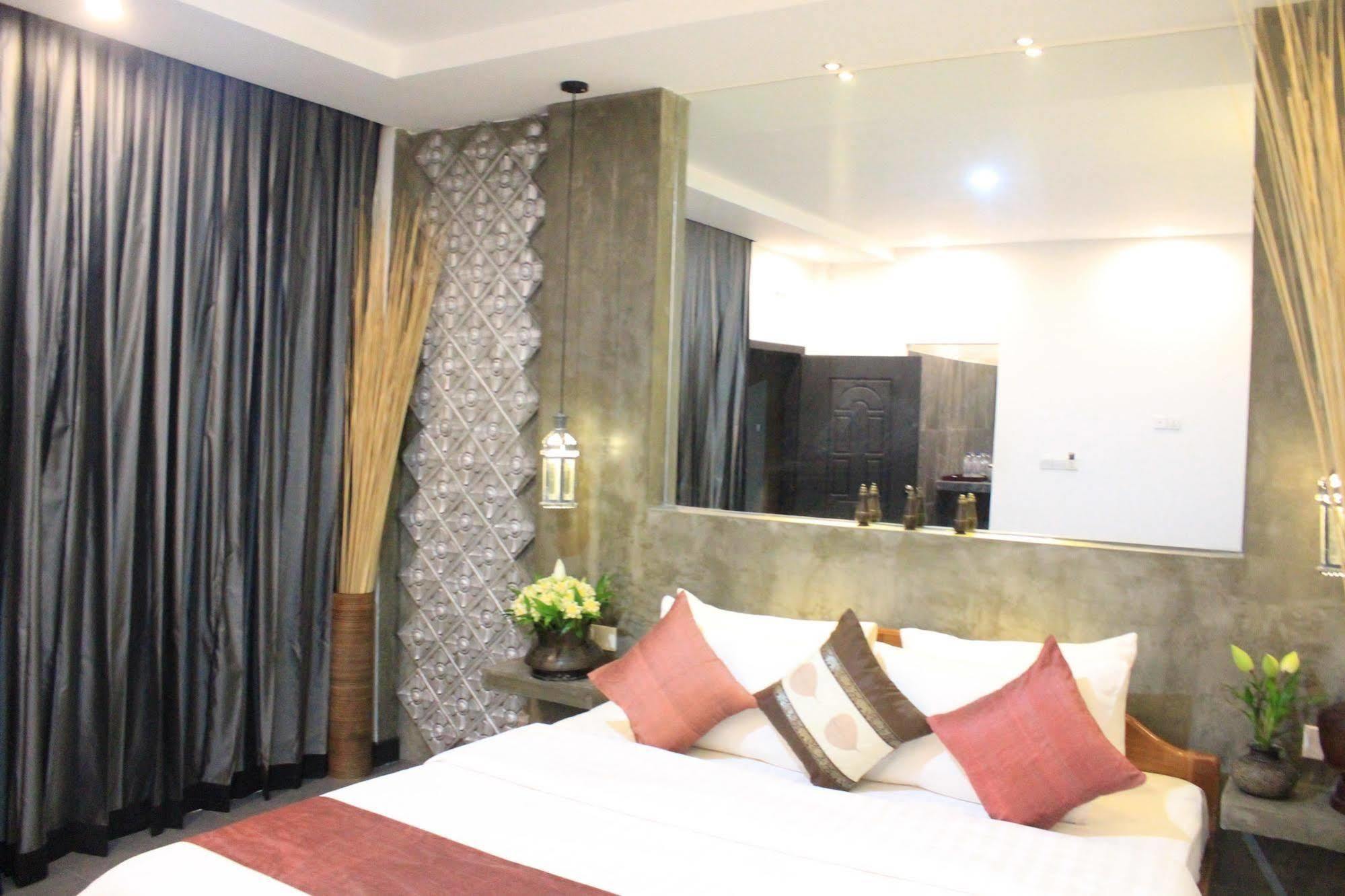 Fancy Boutique Villa Hotel Siem Reap Exteriör bild