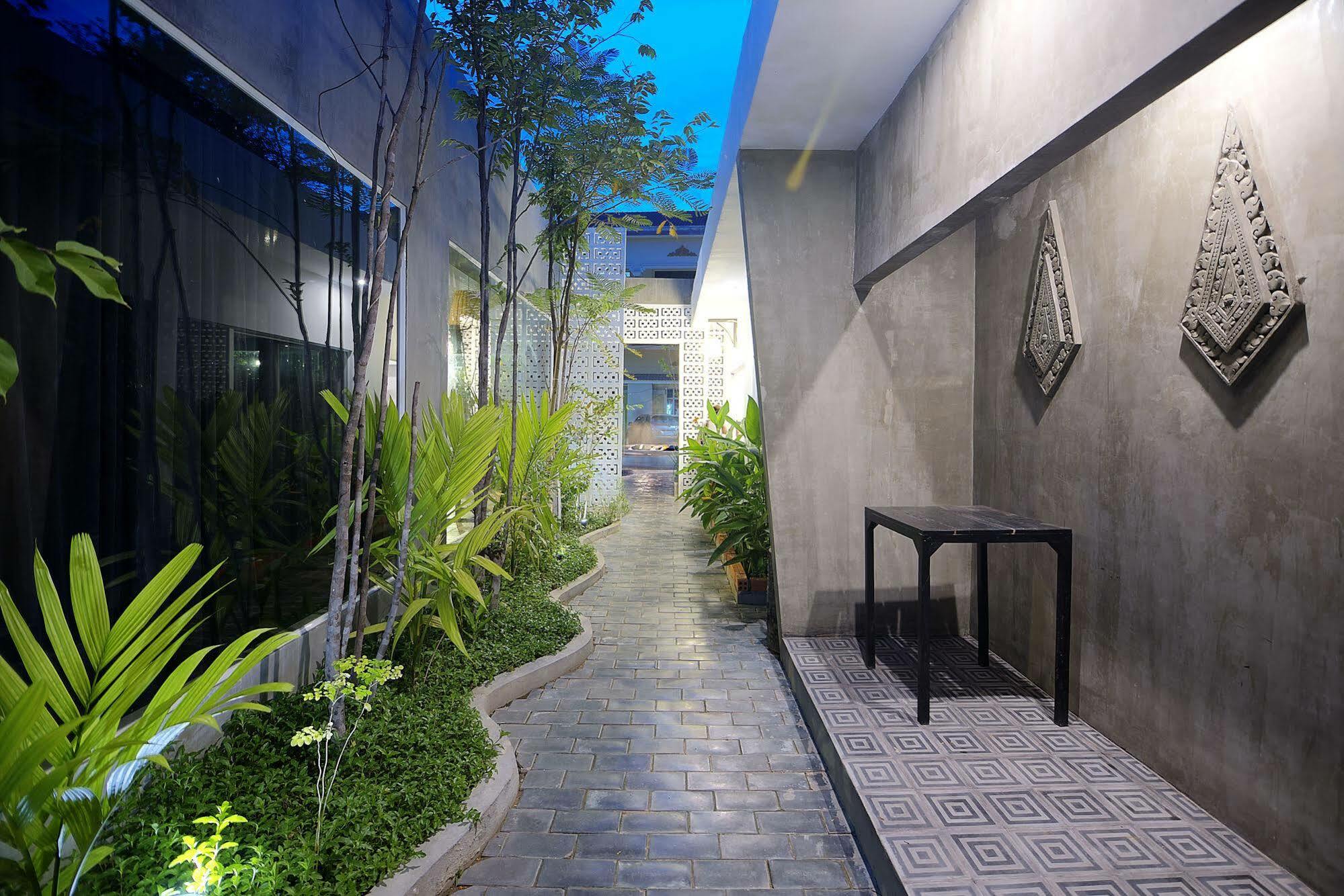 Fancy Boutique Villa Hotel Siem Reap Exteriör bild