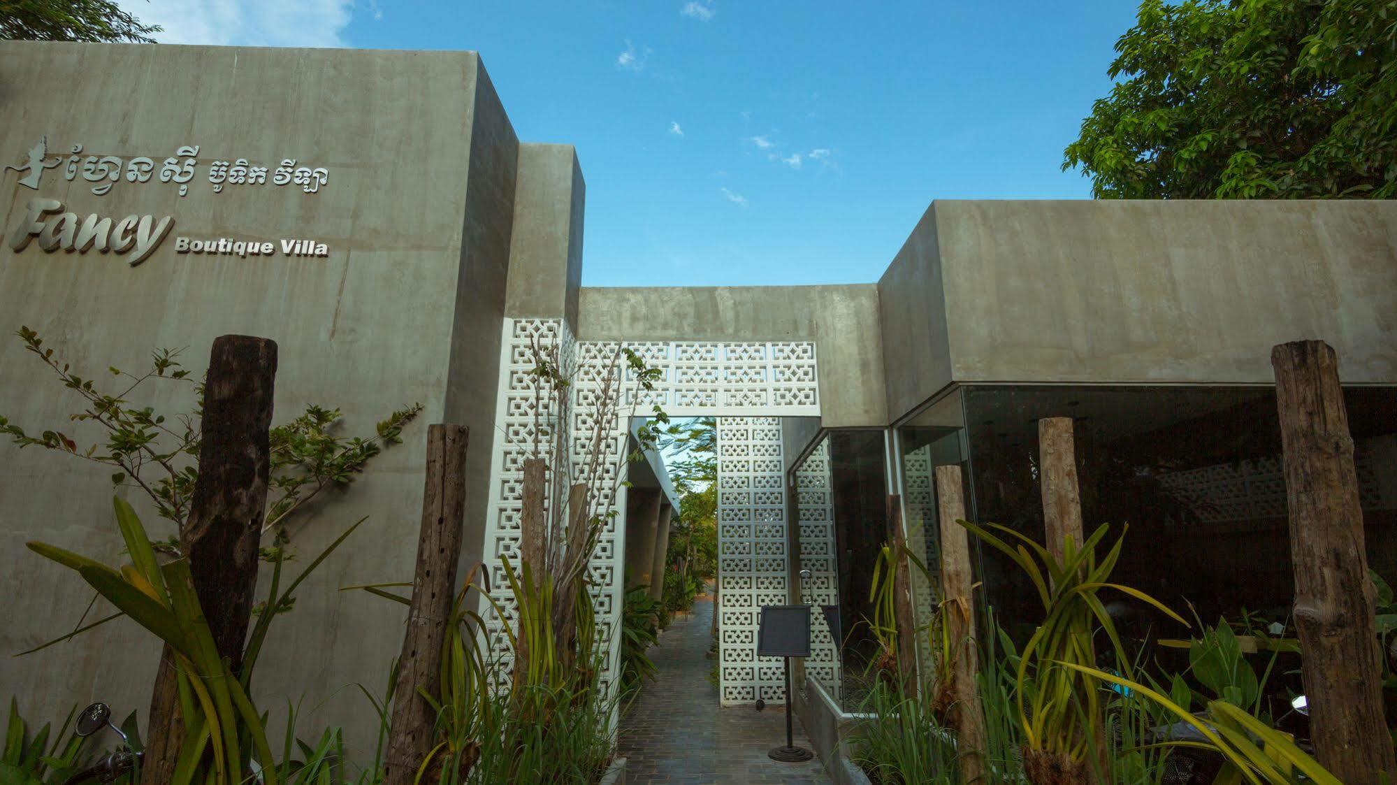 Fancy Boutique Villa Hotel Siem Reap Exteriör bild
