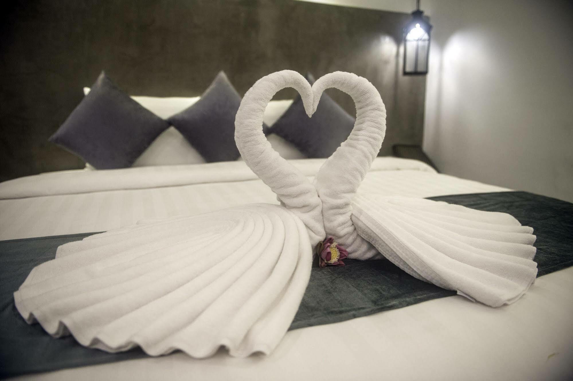Fancy Boutique Villa Hotel Siem Reap Exteriör bild